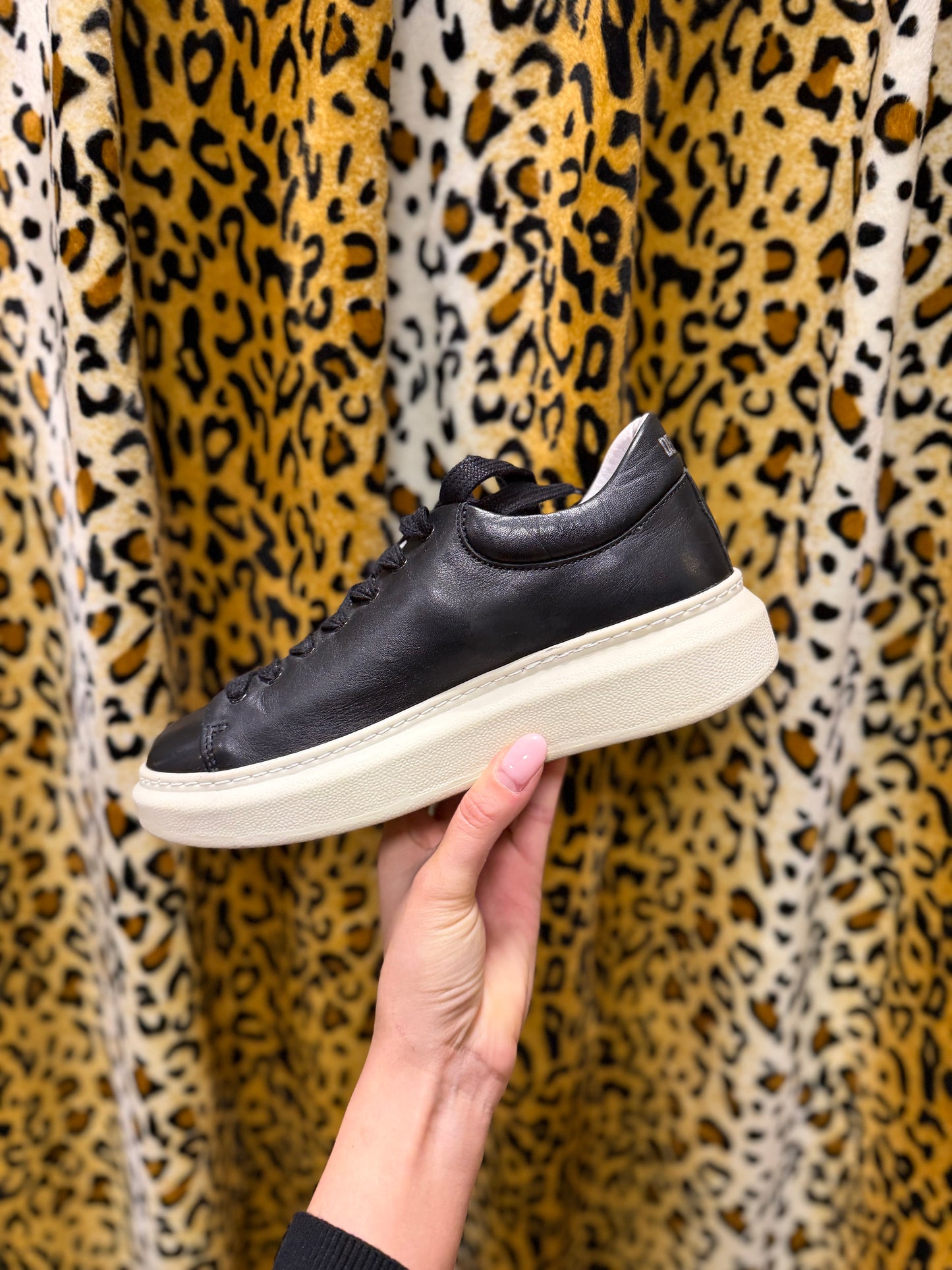 31-88 Deabused sneakers size 38