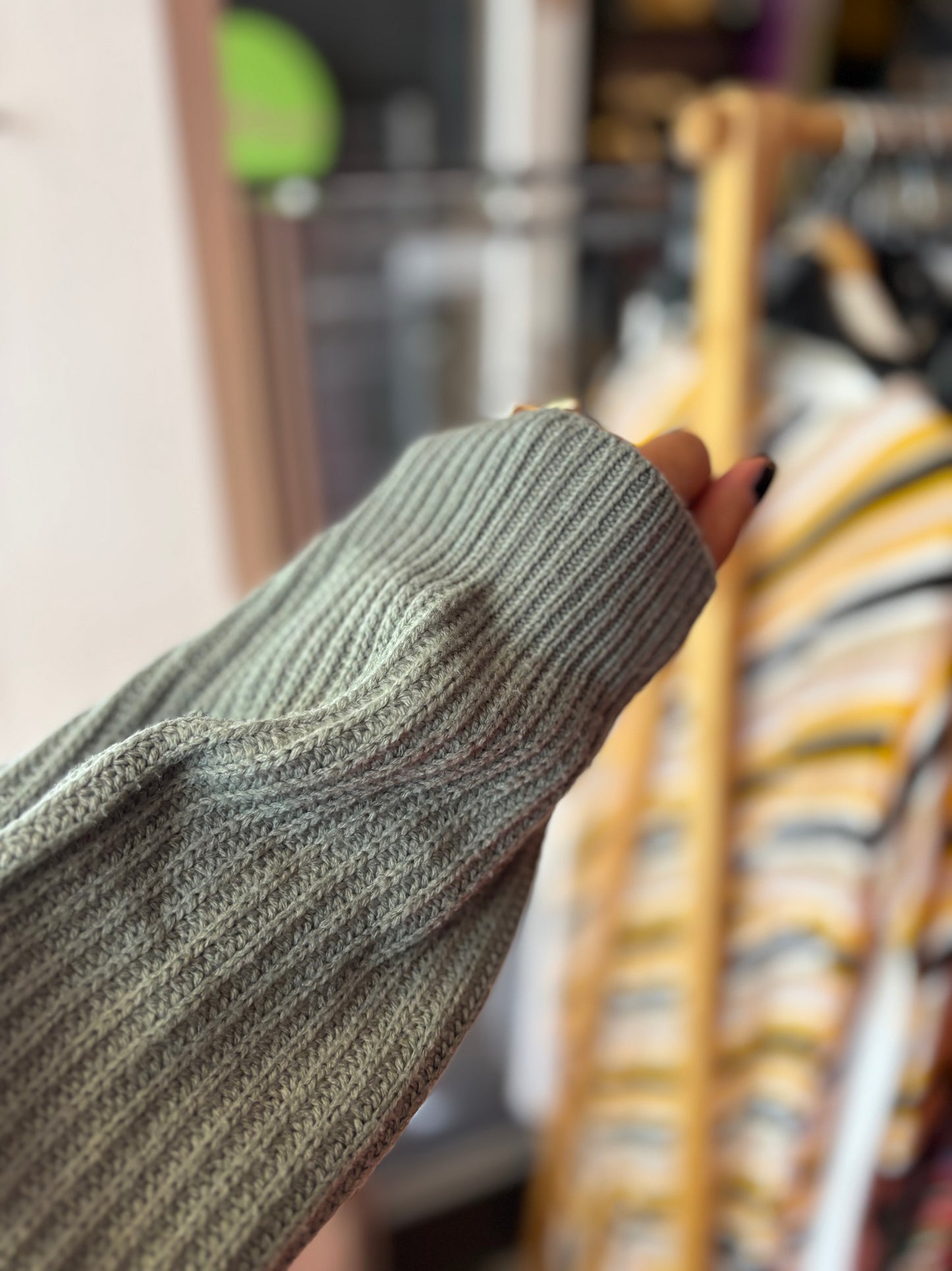 407-30 24Colours sweater size XS/S