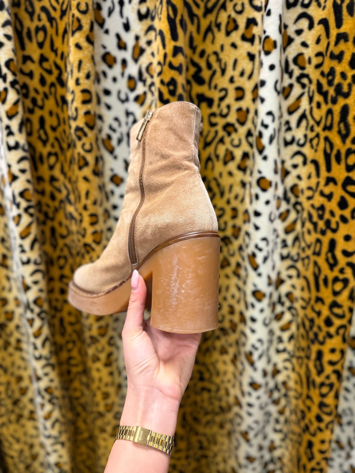 270-51 Notre V hakken beige