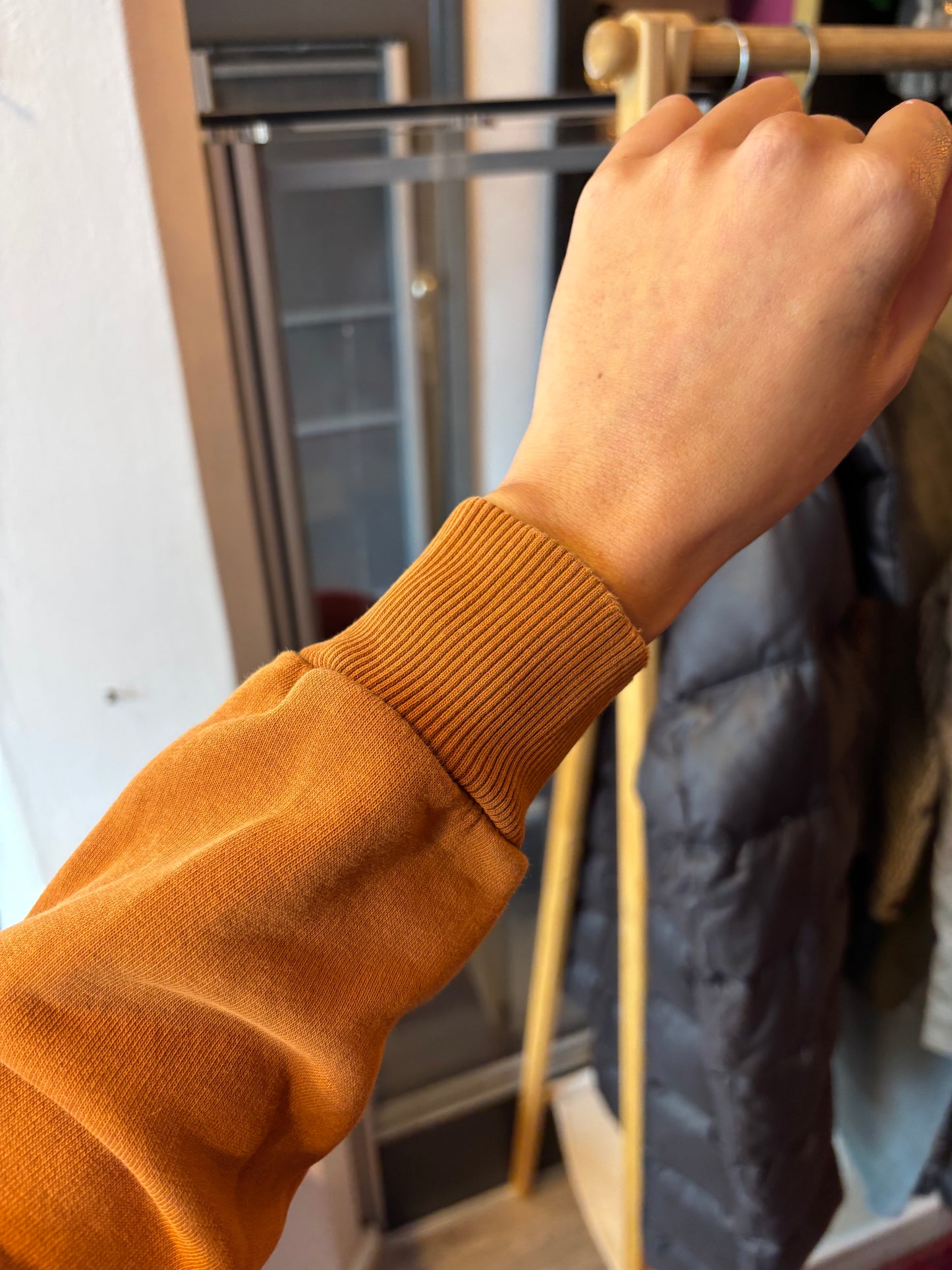 79-24 Cost:Bart trui maat L