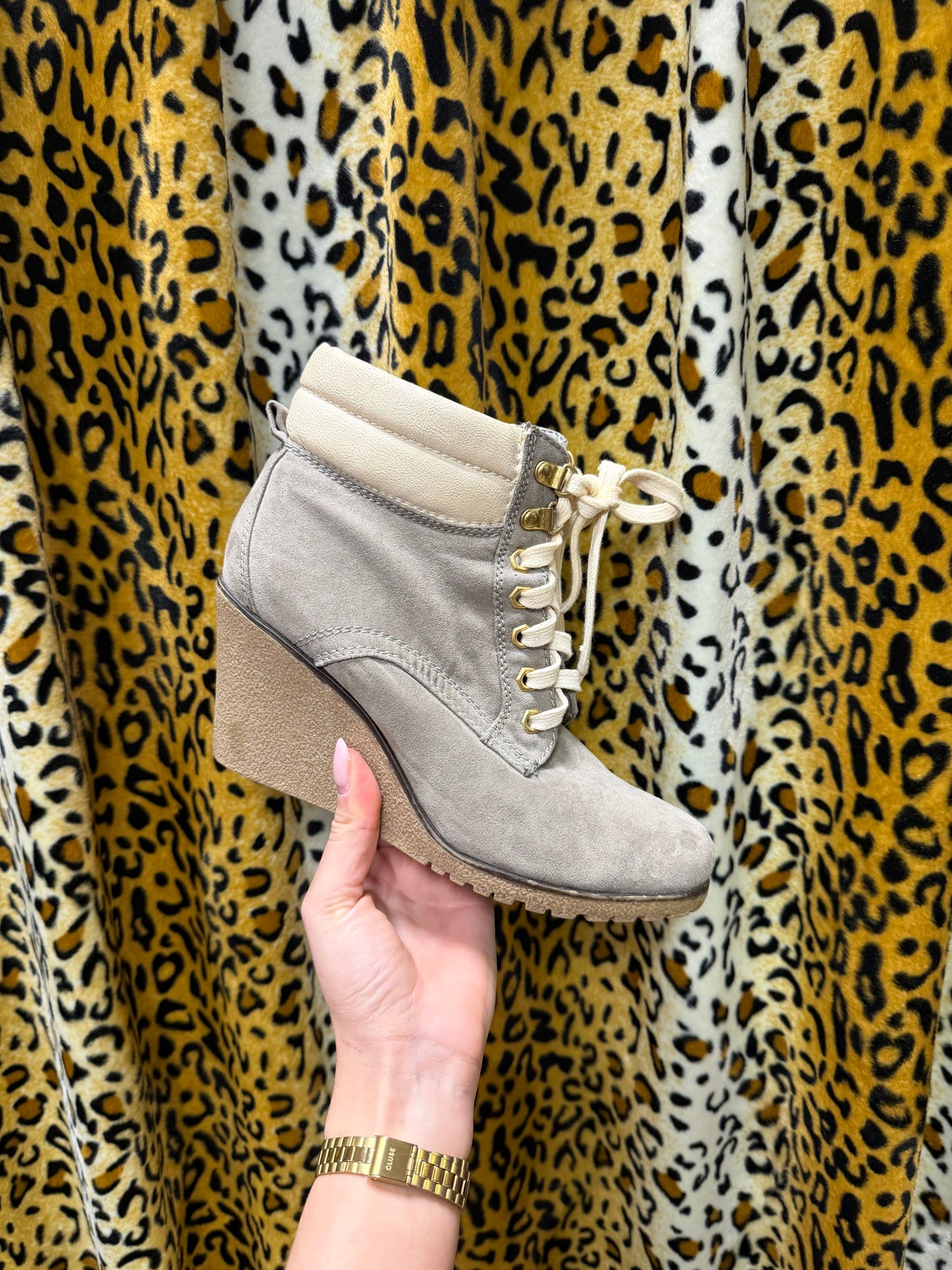 227-427 Graceland wedge heel size 40