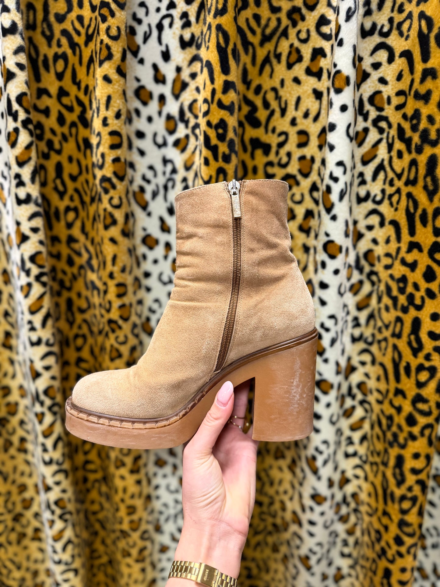 270-51 Notre V hakken beige