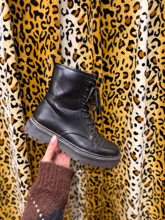 187-31 Zwarte veter laars maat 38