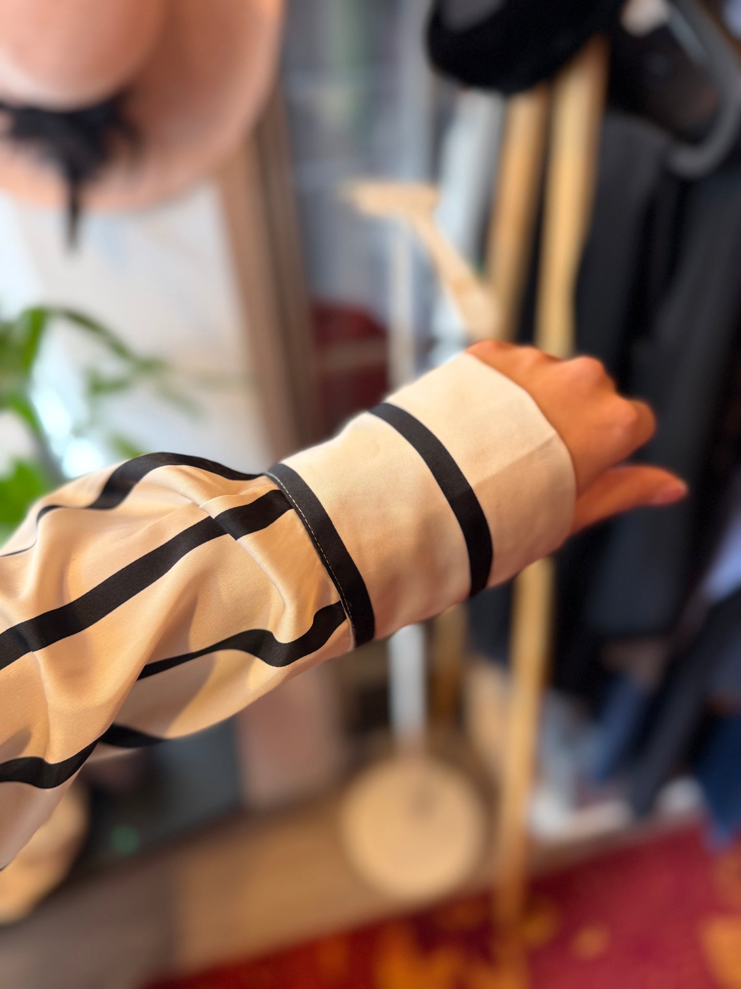 270-55 H&M blouse gestreept maat L