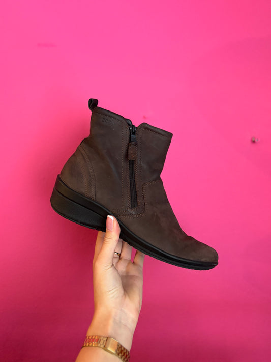 26-13 Ecco laarzen maat 39