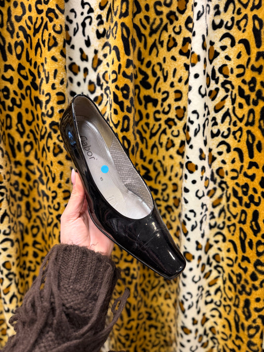 371-2 Gabor heels size 5