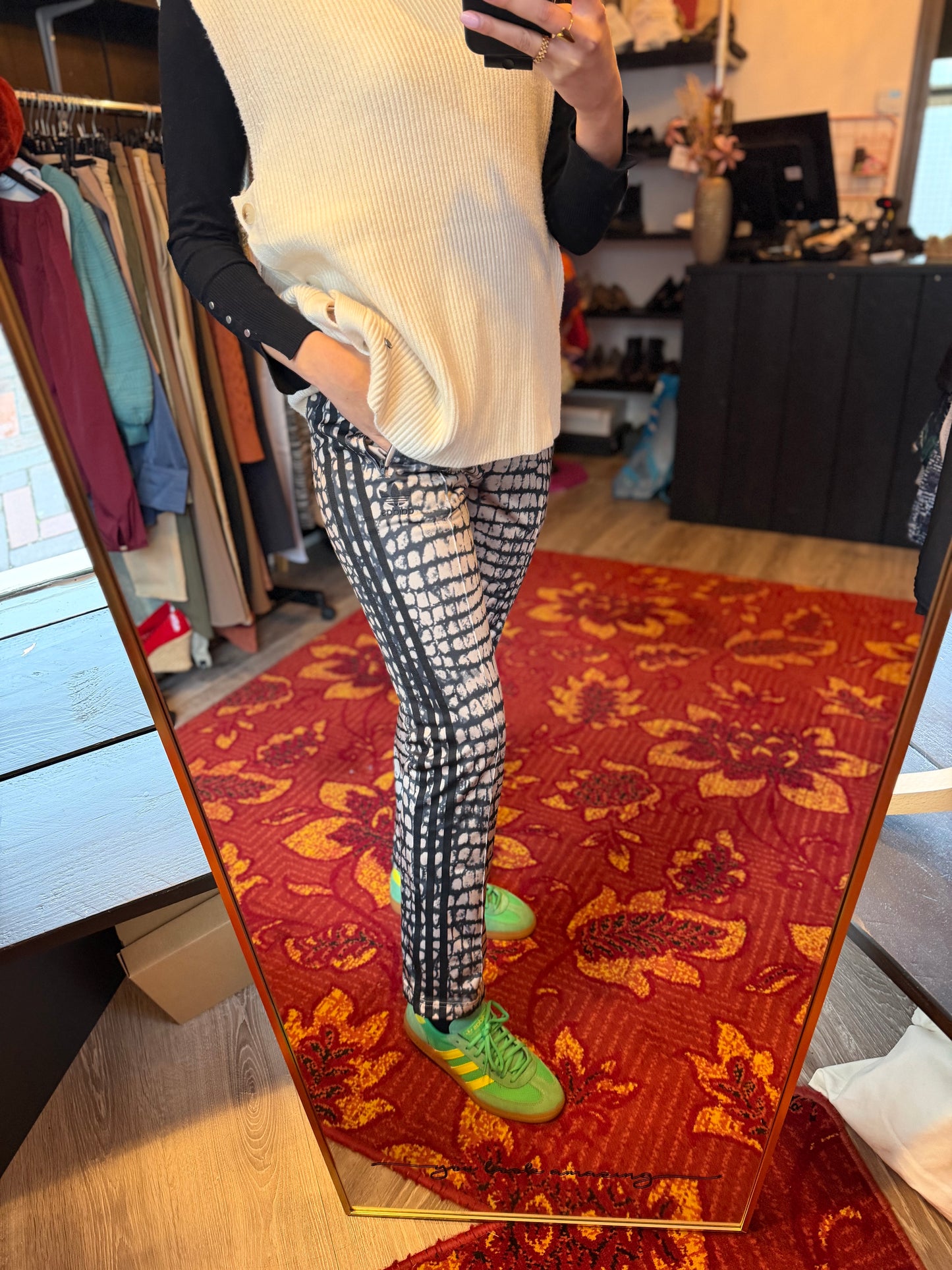 269-173 Adidas low waist broek maat 38