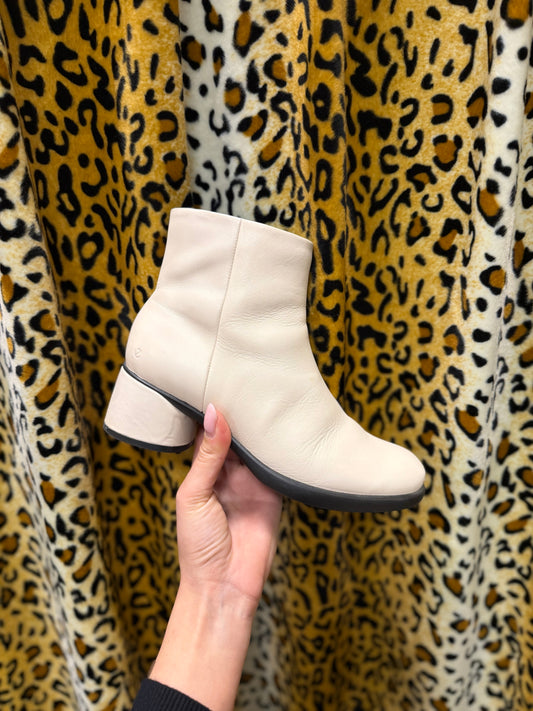 506-15 Ecco creme laarzen maat 36