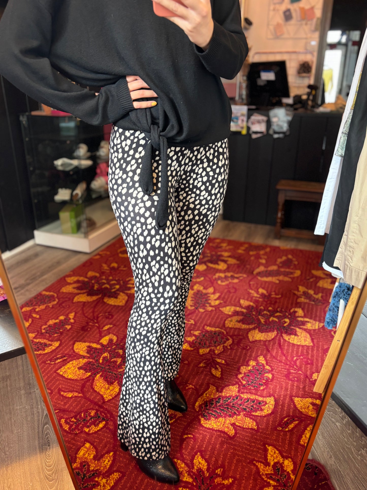 352-34 Loekay flared maat S