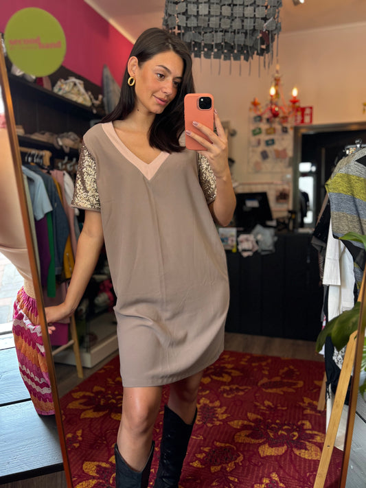 31-70 Melvin jurk taupe maat 40