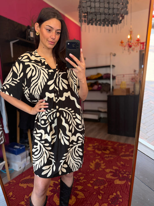 506-20 Zwart witte zomerjurk maat 42