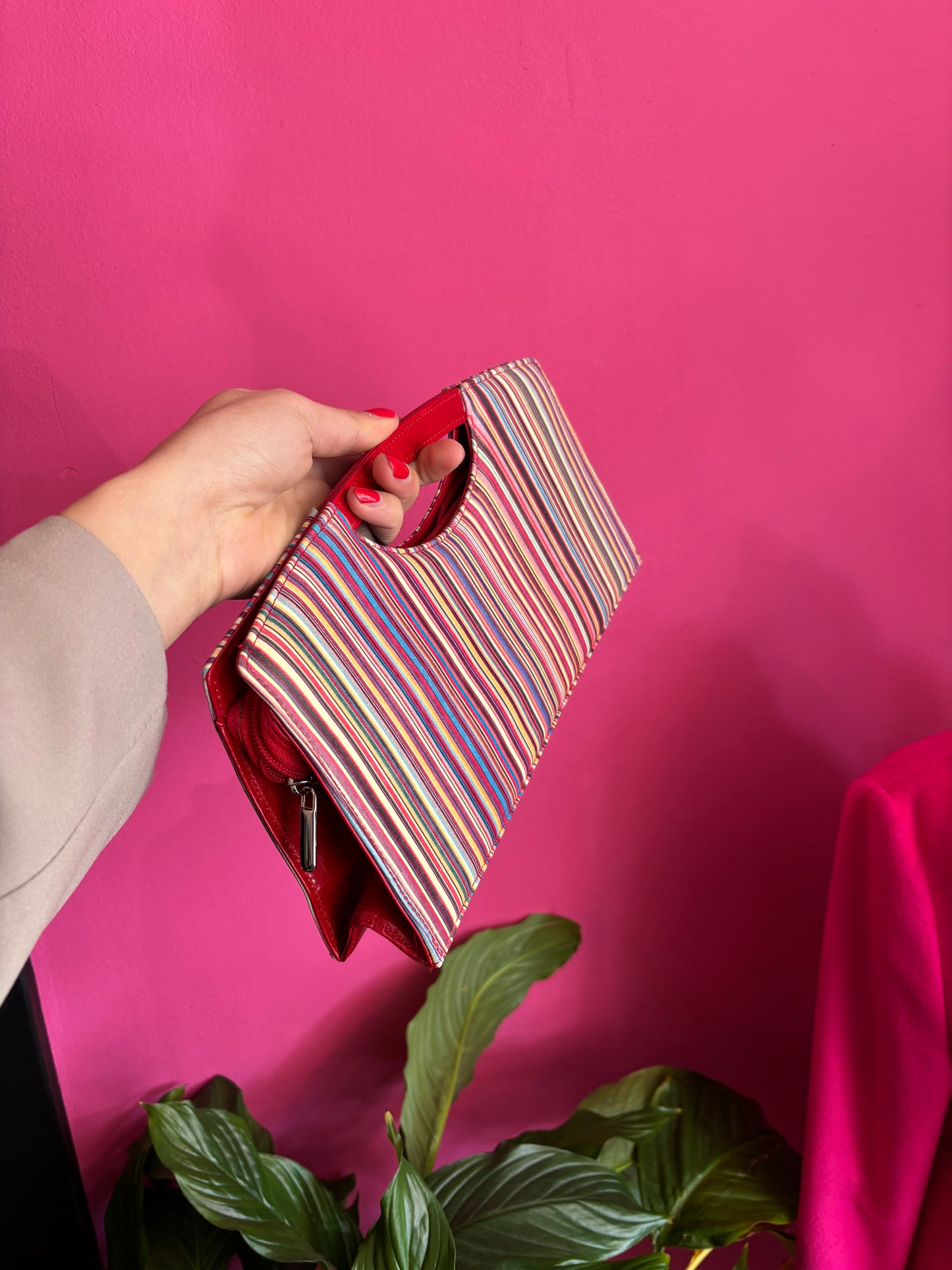 411-1 Peter Kaiser red striped with strap