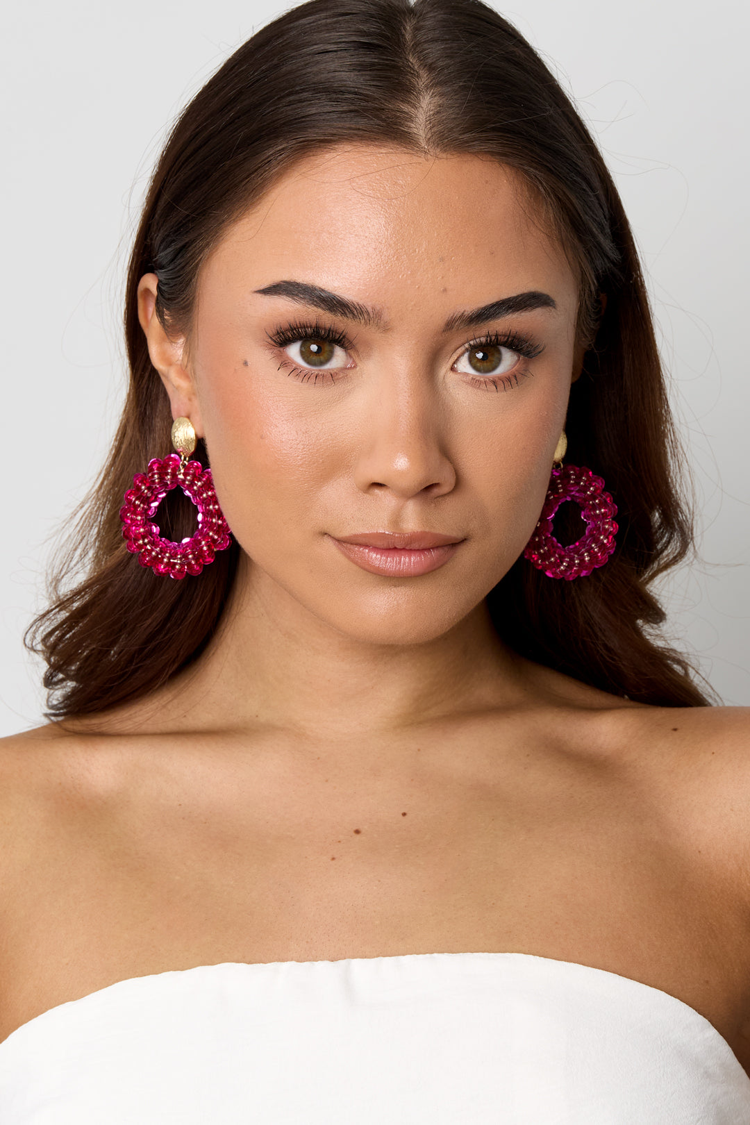Round statement earrings with sequins