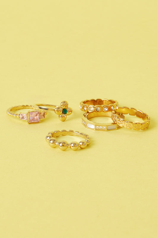 Statement ring with clover and stone
